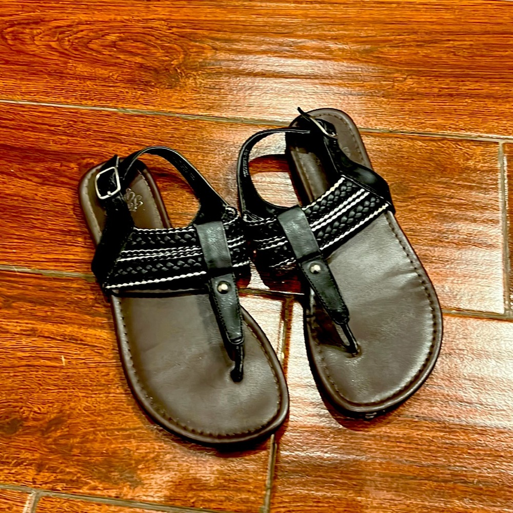Faded glory sandals size 6 color black.used